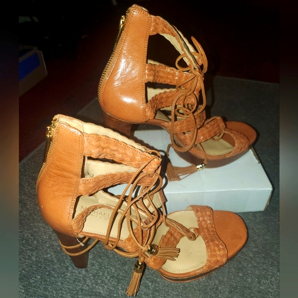 Michael Kors 👠 Monterey platform lace up heels with woven leather straps. - Picture 5 of 14